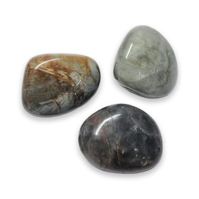 pierre oeil de chat grise