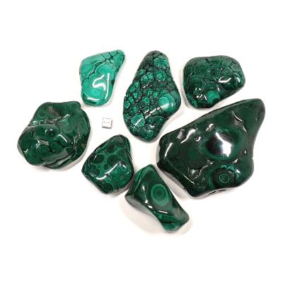Malachite - Forme libre (morceau polie) n°01 ( Lot de 7 pièces )