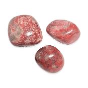 Thulite - pierre roulée "E" (Lot de 250 grammes)