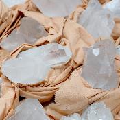 Cristal de roche - Amas miniature n° 2638 (Lot de 19 pièces)