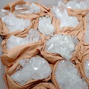 Cristal de roche - Amas miniature n° 2639 (Lot de 16 pièces)