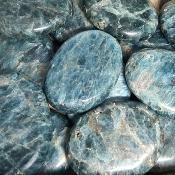 Apatite verte - pierre plate de madagascar