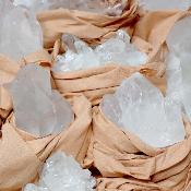 Cristal de roche - Amas miniature n° 2638 (Lot de 19 pièces)