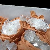 Cristal de roche - Amas miniature n° 2636 (Lot de 16 pièces)