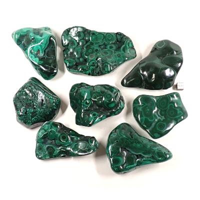 Malachite - Forme libre (morceau polie) n°09 ( Lot de 8 pièces )
