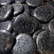 Nüümite - mini pierre plate 