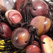 Jaspe Mokaite avec cordon - pendentif pierre roulé (Lot de 10 pièces)