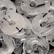 Cristal de roche avec inclusions de Tourmaline - Donut 3 cm Ø (Lot de 10 pièces)  